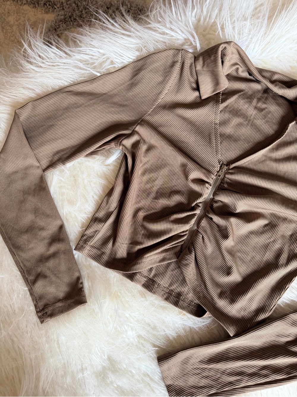 Brown Ribbed Long-Sleeve Ruched Front Top - Picture 2 of 4